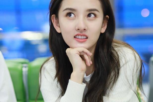 宋祖儿活泼起来备受欢迎?这大眼睛搭樱桃嘴,侧颜也是蛮有女人味