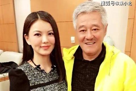 李湘人脈有多廣?隨便一約就是億萬富豪,去沈陽趙本山親自接待
