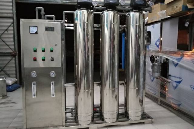 無錫dop廢氣凈化設備在樹脂再生進入后的置換階段，用軟化水置換
