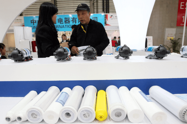 南京央視曝光劣質凈水器黑幕  小作坊生產銷售坑人  選購一定要謹慎！