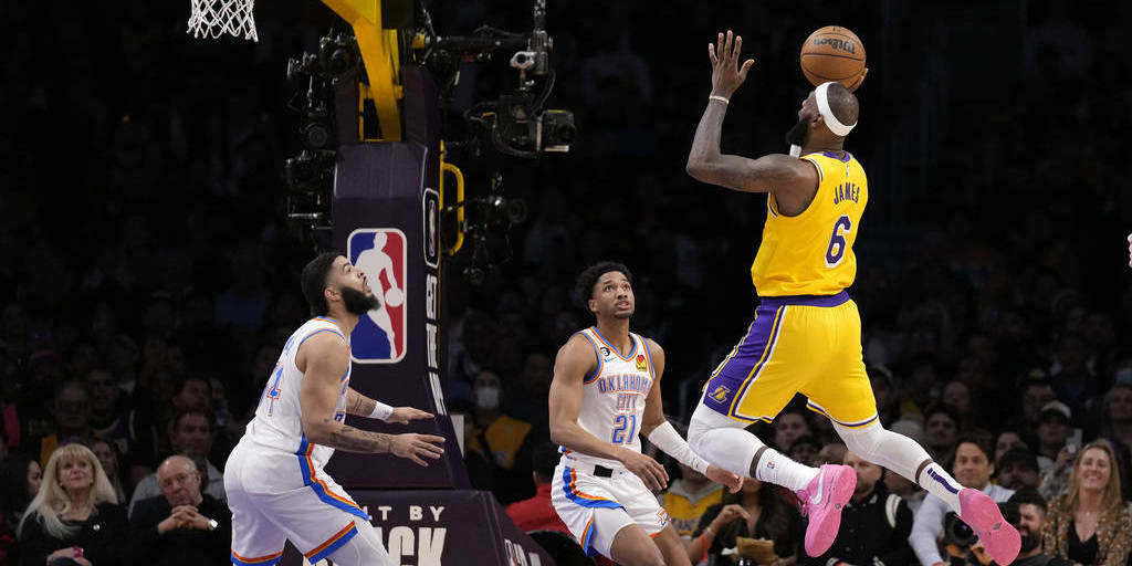 见证传奇时刻NBA直播布克连续五场30+得分展现超级巨星风采