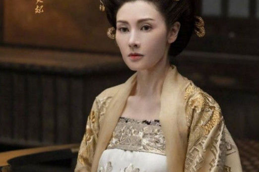 49岁李嘉欣复出拍古装,杨玉环造型高贵大气,网友却嫌弃不够胖