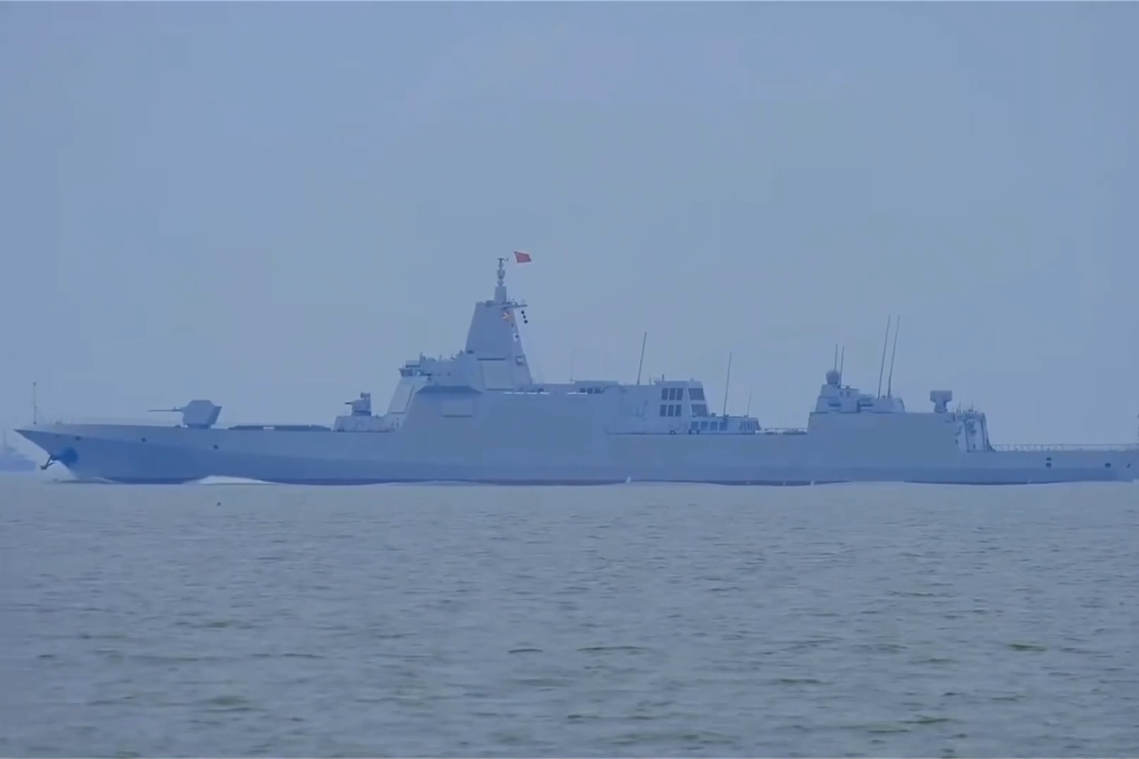 【战舰赏析】中国海军055型导弹驱逐舰北约代号刃海级巡洋舰