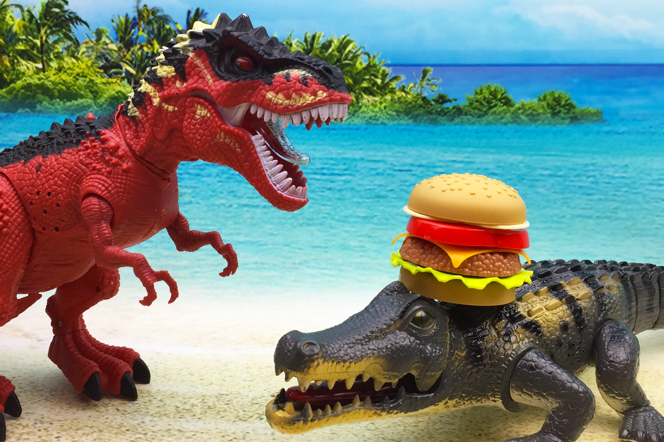 恐龙和鳄鱼比赛跑步一起吃美味的汉堡包