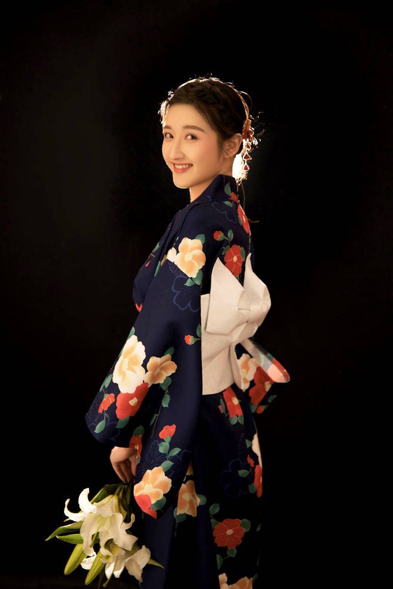 演员王爽最新写真上线 闪光少女展现纯粹之美