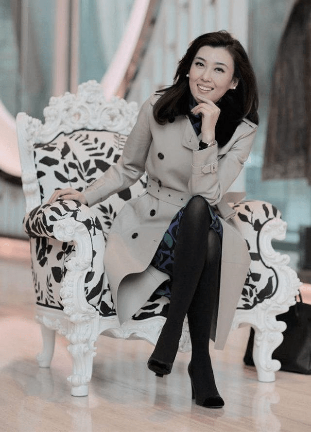 央视主播李红:当婚姻遭遇变故,依旧不离不弃专心工作