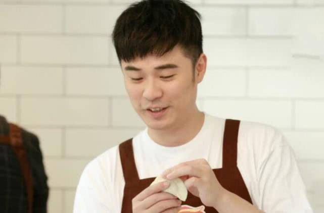 如何成为头部主播 49f8538c83924f58bdeb583f357d7c67.jpeg