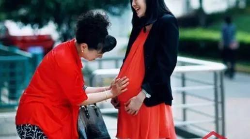 『身材』身材颜值一流，网友：生活态度感人1米3“袖珍公主”走红网络