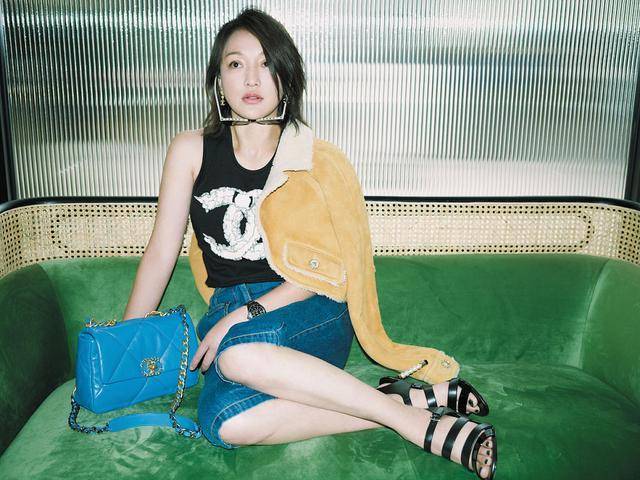 周迅气质冷艳五官立体周迅无愧＂周公子＂称号！45岁拍硬照slay全场