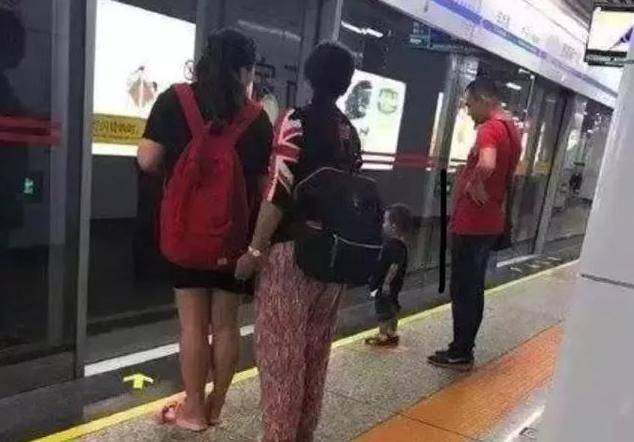 原创“他还是个孩子”，父母的中国式宽容，正在毁掉下一代