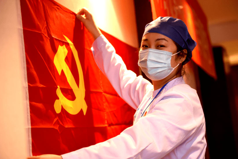 开封市中心医院王新光多幅抗疫摄影作品分别获得荣誉