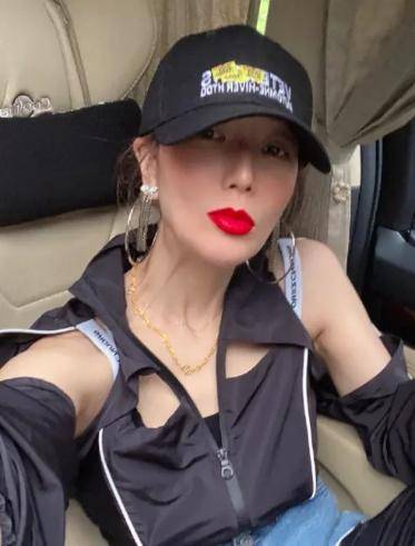郑秀文疯狂减肥，体重降至85斤依旧有副乳：被出轨过的女人都很拼