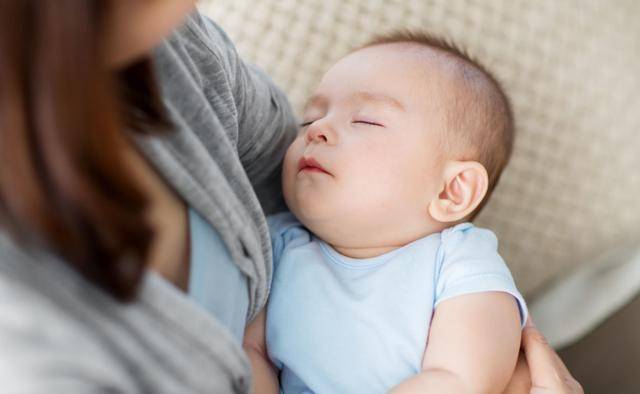 孩子处于深睡眠中才更健康，这几个判断标准，看看你家孩子睡好没