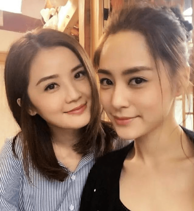 twins出道19周年,阿sa晒照感慨勾起回忆杀,呼叫阿娇姐妹情深