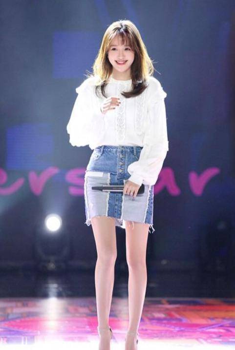 见识到了什么叫两大腿精的对决,孙怡和宋妍霏现场图腿又直又细