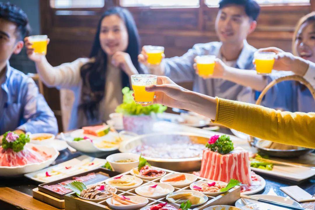 在夏天,如何优雅从容地吃火锅?
