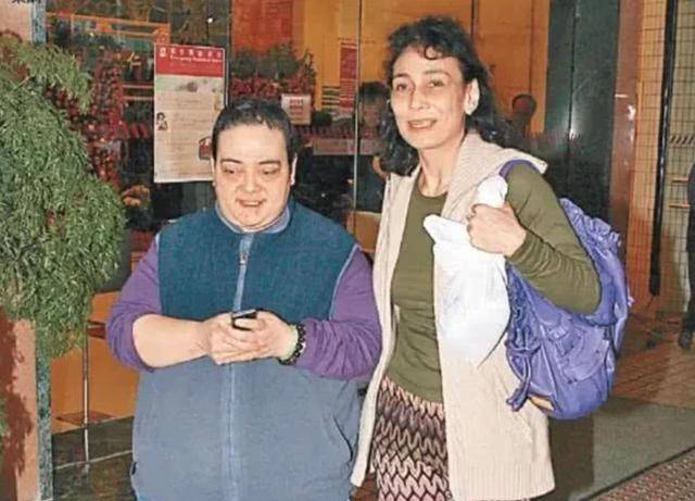 何超凤离婚第二春，何超莲心疼周扬青，赌王1