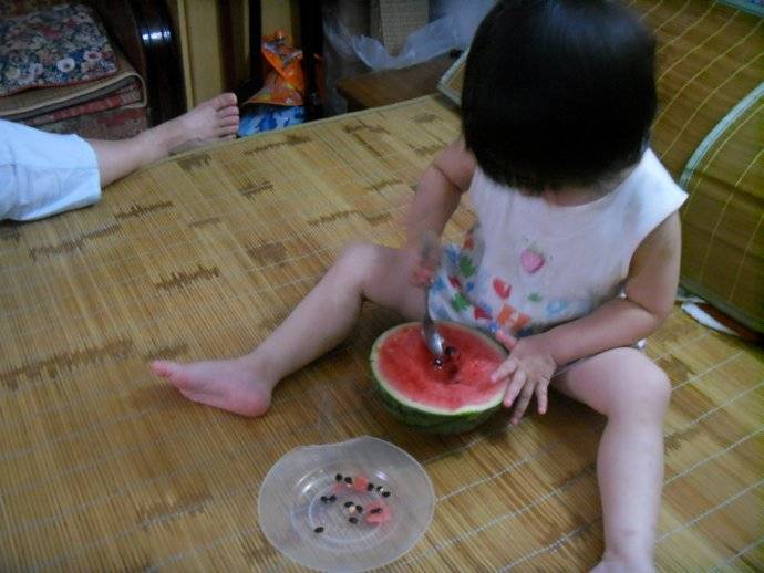 带着■件件伤身，这么带娃等于毁了娃告诫：夏季带娃有3件事不要做