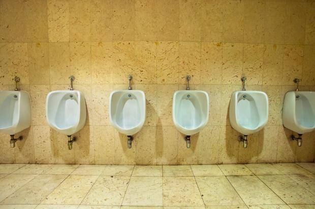 英国酒店提议取消男厕小便器 只为保持社交距离？！