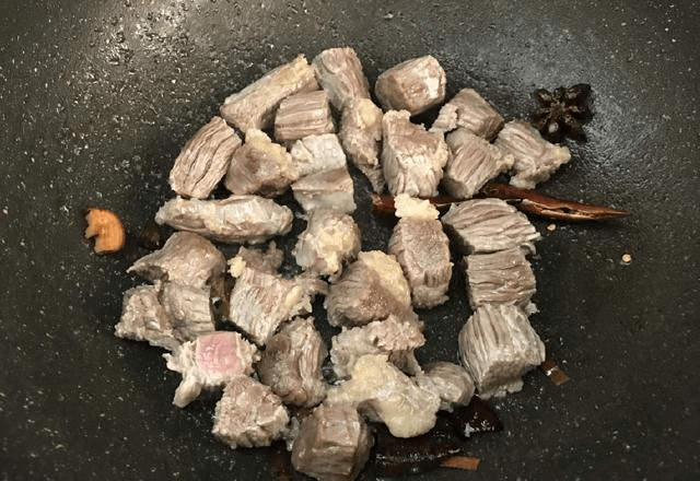 土豆加牛肉怎么煮才好吃 820b6114f98d420b925726a8185d56da.png