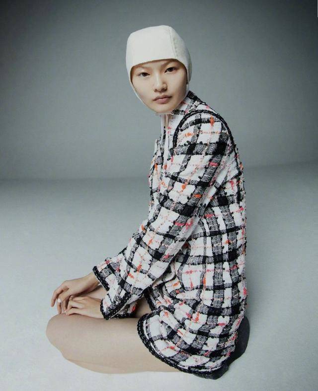 长相长相极具东方韵味,硬照表现力十足贺聪又登杂志封面