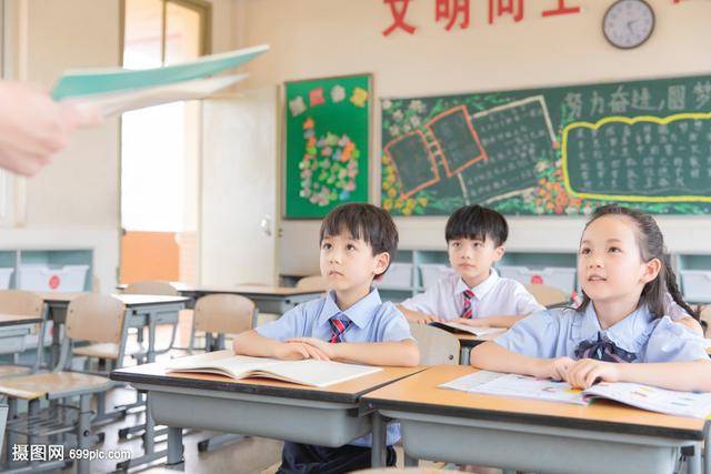最喜欢被老师点名回答问题的同学是什么表现?不想回答问题来看看吧! 最喜欢被老师点名回答问题的同学是什么表现?不想回答问题来看看吧!