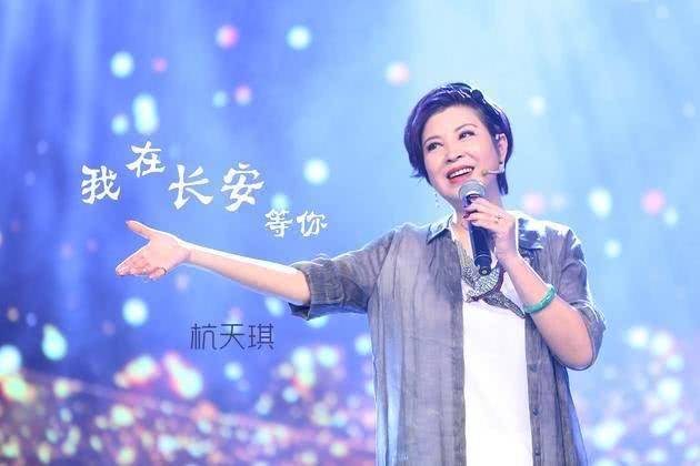 她9次登陆央视春晚,二婚嫁小13岁老公,如今恩爱12年无