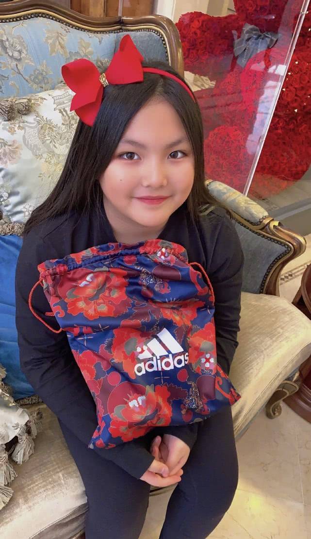 资源11岁就登杂志,近照明显变瘦了李湘女儿王诗龄时尚资源太好了