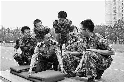 当兵后悔两年，不当兵后悔一辈子！高考成绩不理想，试一试参军这条路子？