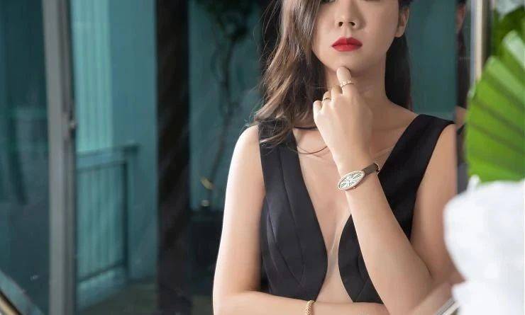 ����ָ��,����Ů�Ե����Ŵ����ʿ�����Baignoire