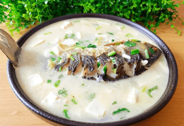 怎样做美味鱼汤 8f222a1bd60b4c2e88a6bfacaeae1ae2.png