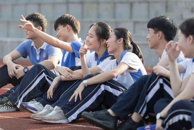 高中男孩子这几种事情千万不能做！这些都是“歧途”！