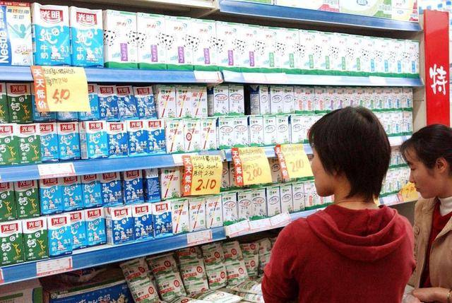 「孩子」没营养浪费钱还害娃营养师告诫家长：三种“假牛奶”别给孩子喝