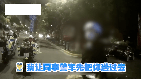 交警处罚外卖小哥送餐后，陪同外卖小哥将剩下的外卖送到客户惹争议！