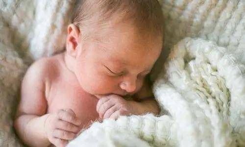 母乳喂养常见的40个小状况（上）——宝宝篇
