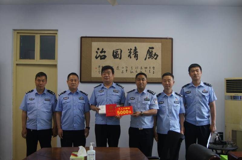 河南省灵宝市公安局组织开展送奖到岗活动