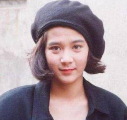 原创妻子因难产血崩，他却在低头玩手机，后突发脑瘤被指是报应