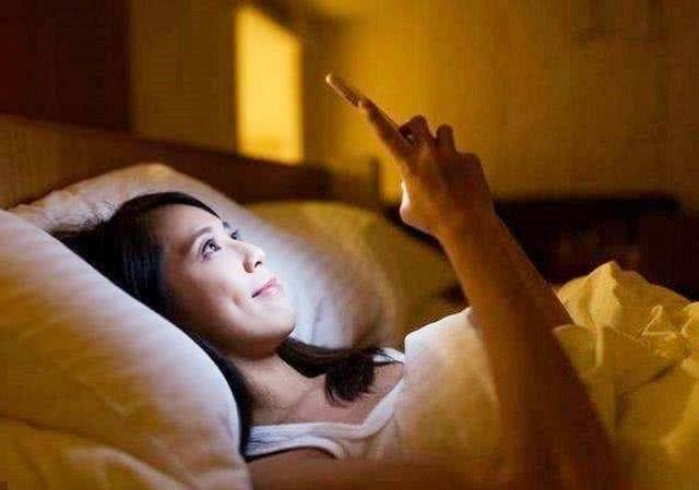 孕期熬夜等于“虐待”胎儿，这两个危险后果，你和宝宝都承受不起