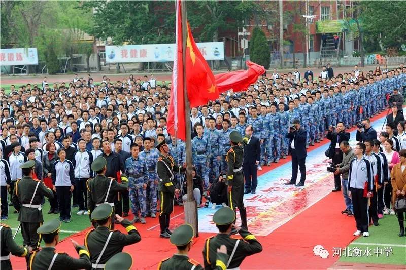衡水中学举办成人礼！父亲的一张照片让无数高中生泪奔...