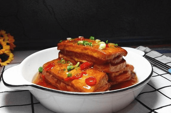 豆腐配什么菜烧出来好吃呢 5a34b72dcd0644b592fbf91a41104521.png