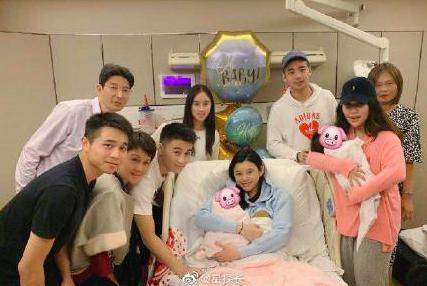 原创赌王何鸿燊一生17个孩子，却只有一个孙子，网友：奚梦瑶赚大发了