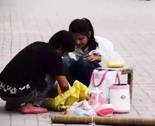 衡水中学举办成人礼！父亲的一张照片让无数高中生泪奔...