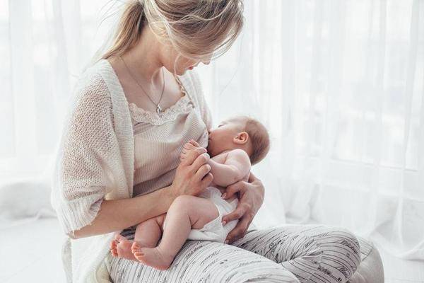 原创妈妈感冒不能喂母乳？注意：能不能喂关键看这点，宝妈们需了解
