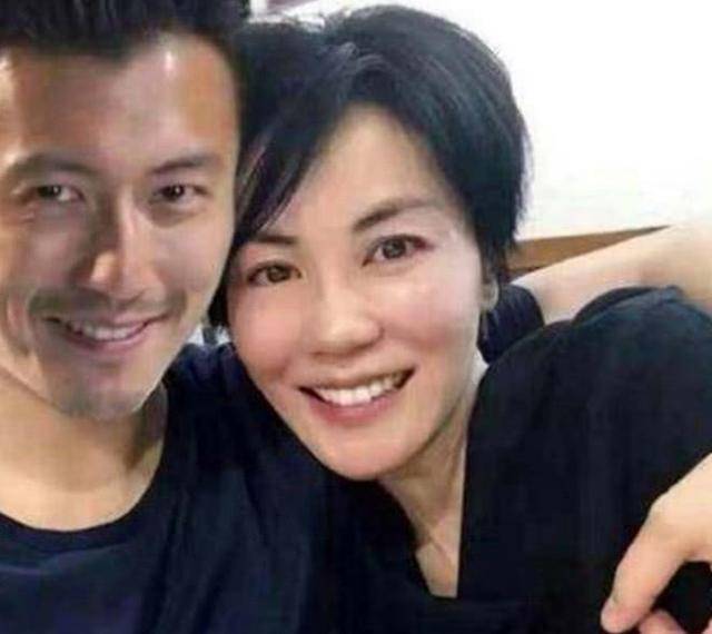 原创王菲近照曝光整个头被围巾包裹严实似忍者,网友纷纷求"打劫"