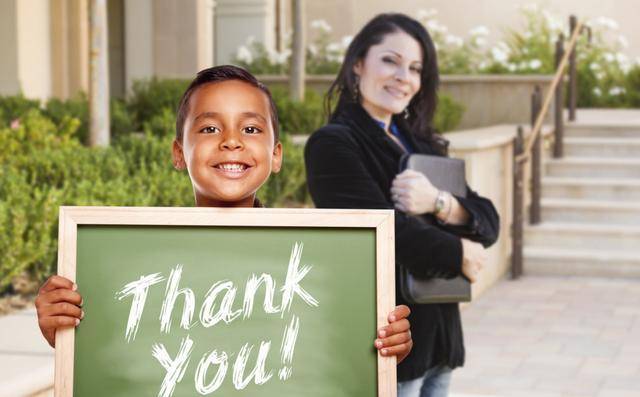会说“谢谢”就是感恩？对孩子的感恩教育，别“流于形式”而不自知