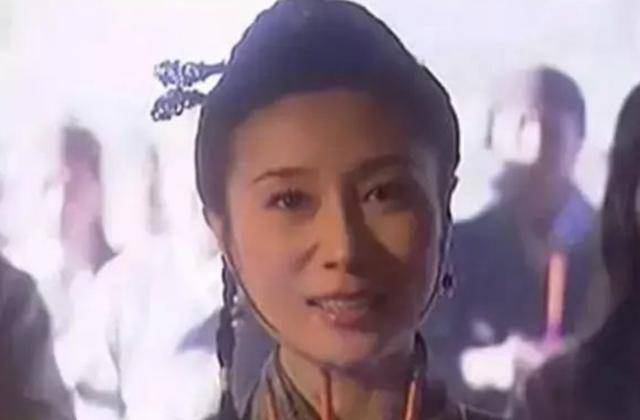 "牧羊女"丁岚:巅峰时移民新加坡,弃演经商成富婆,至今