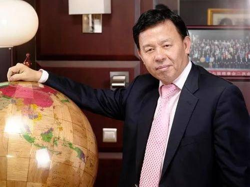 原创本来靠卖豆腐为生，老爸却告诉他在深圳有块地，如今身家285亿