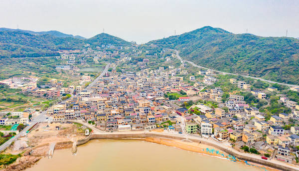 面朝大海的彩色小村,就在浙江舟山群岛,被称为"东海色彩艺术村"