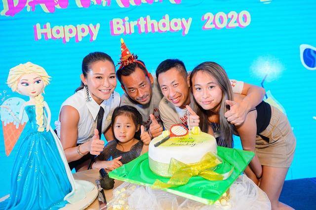 生日派对英文名 a92ffcb848404c30911bee2a86cfe3c2.jpeg