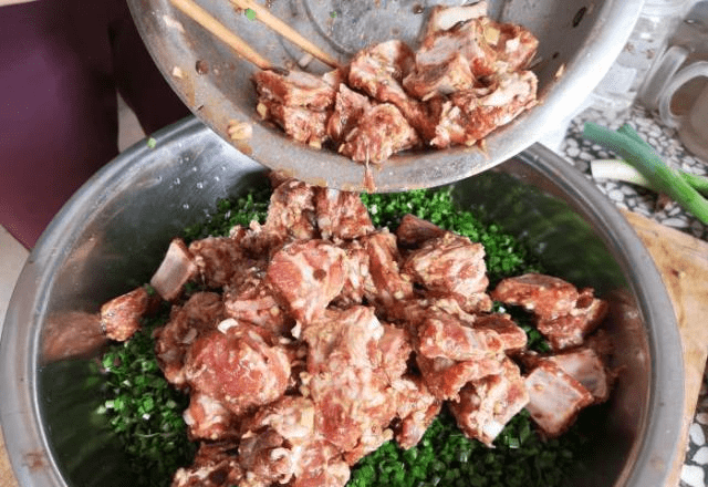 排骨馅怎么做 ab5c5e47c07b458386275c17ec31cc02.png